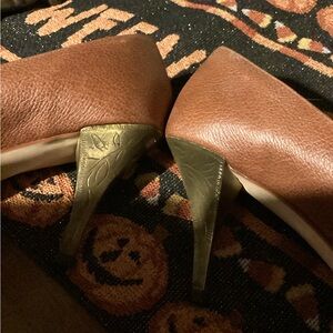 Hokus Pokus leather pumps with metal heel & tips - Size 8 1/2